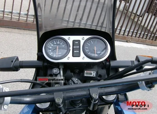 Suzuki DR 800S