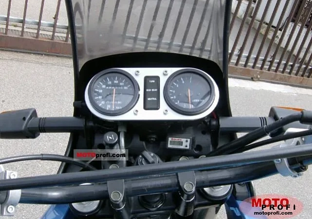 Suzuki DR 800S