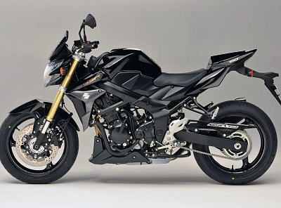 Suzuki GSR 750