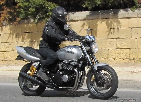 Yamaha XJR 400