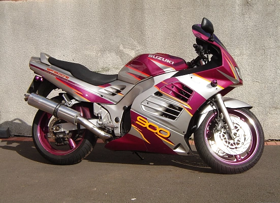 Suzuki RF 900