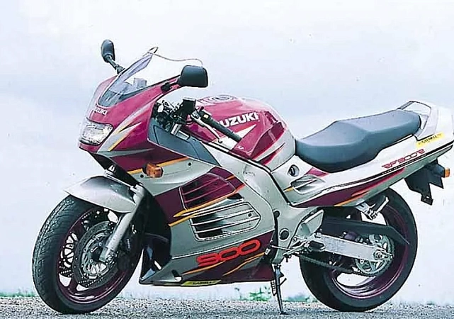 Suzuki RF 900