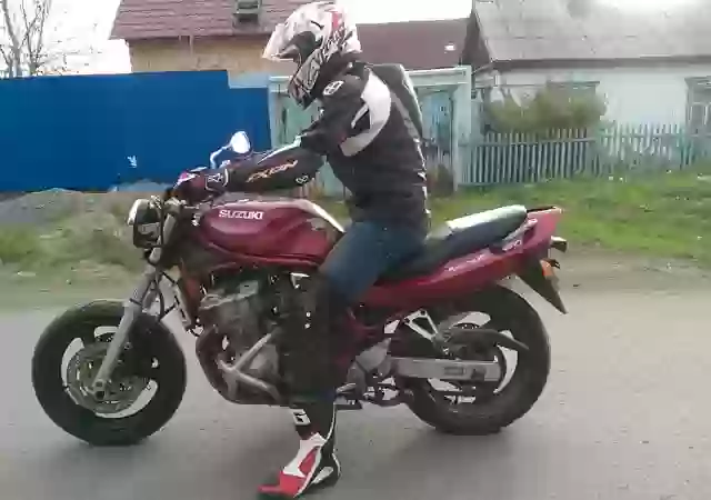 Suzuki GSF 750