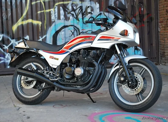 Kawasaki GPZ550