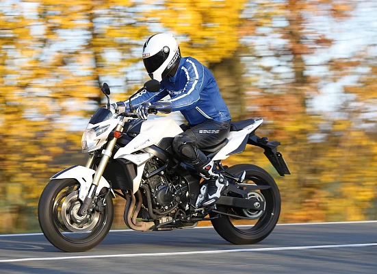 Suzuki GSR 750
