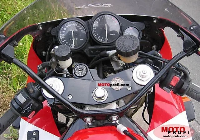 Yamaha YZF750