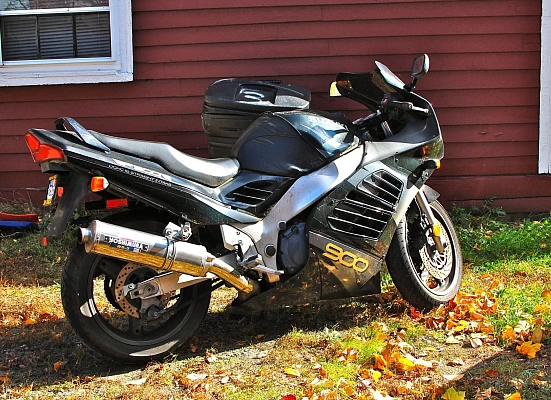Suzuki RF 900